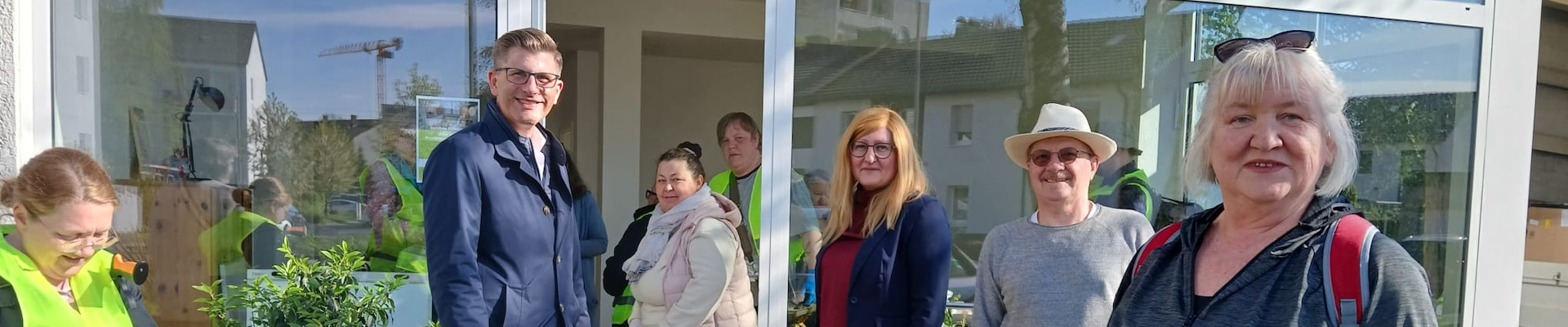 Müllsammelaktion Gemeinschaft vorm Quartierstreff