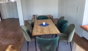 Quartiersbüro-Tisch