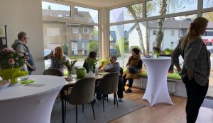 Quartiersbüro Innenbereich – Sitzgruppe am Fenster