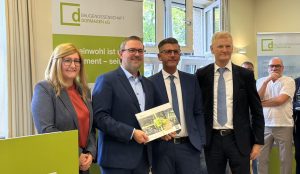 Jubiläumsfeier Geschenkübergabe Klemmer, Miller, van Kan an Lierenfeld