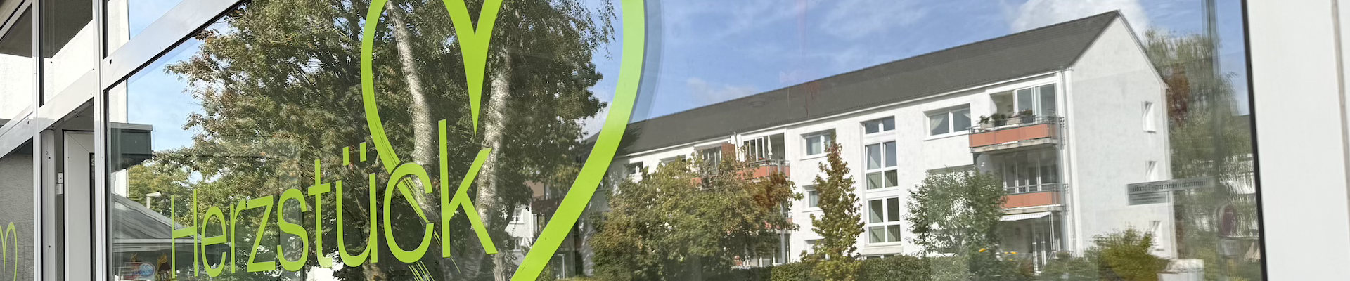 Herzstück Schaufenster mit Schriftzug